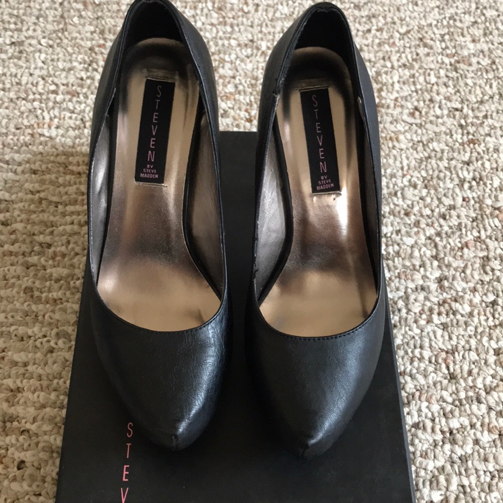 High heel pumps